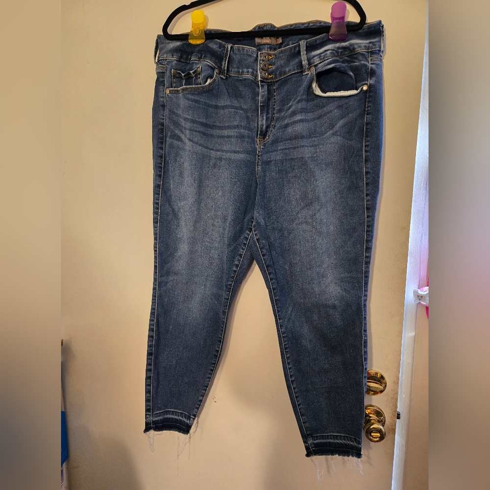 Torrid 3 Button High-Rise Super Soft Jegging 24R (g)